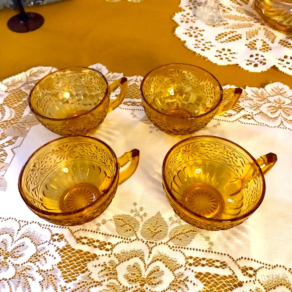 Indiana depression, glass daisy pattern 4